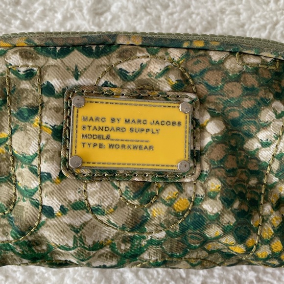 ❤️ Marc Jacobs Snake Print Quilted Cosmetic Case - Picture 2 of 11